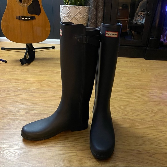 Tall Refined Back Strap Wellington Boot - Picture 4 of 5